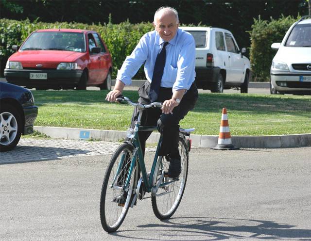 guido angiolini in bicicletta