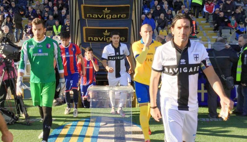 lucarelli parma ingresso in campo