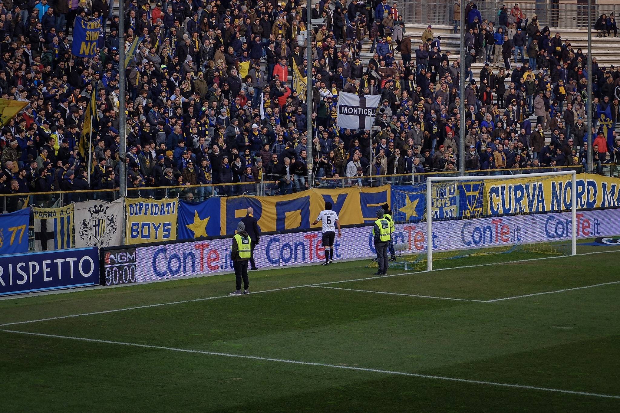 tifosi parma protesta curva