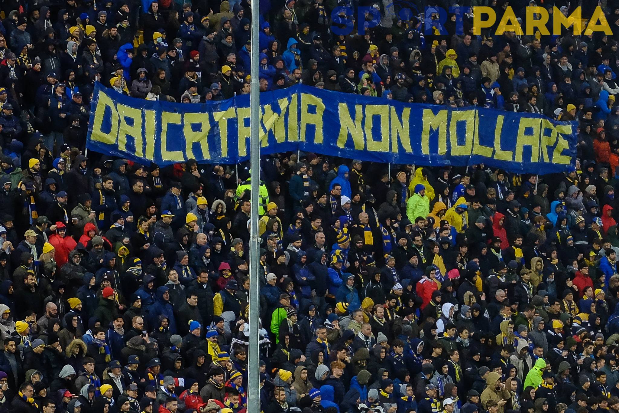 boys parma striscione catania