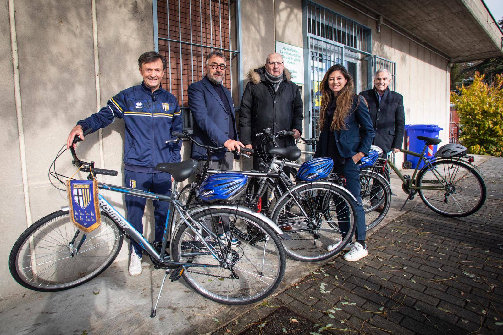 lions ducale dona cinque biciclette al parma special va pensiero