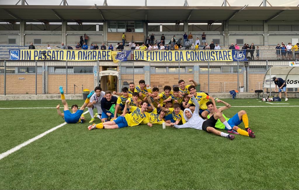 La Juniores U19 del Noceto festeggia laccesso alla finale regionale dopo la vittoria sul Classe
