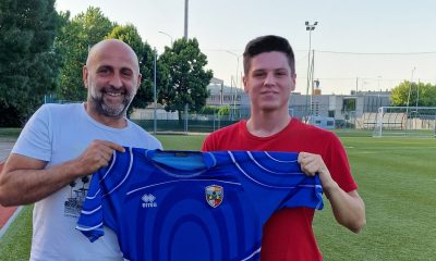 Il ds della Langhiranese Roberto Magnani con il nuovo portiere Fabio Basoni 1 e1655759531519