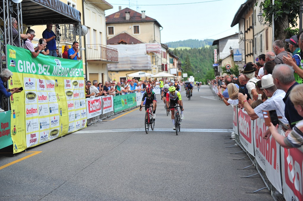 Pesenti vittoria Arrivo Medio Brenta