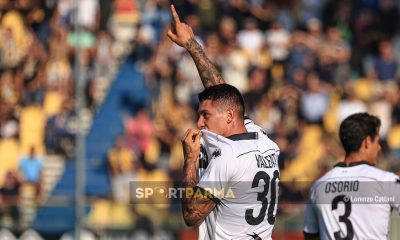 Parma Reggina 2 0 Lautaro Valenti bacia la maglia