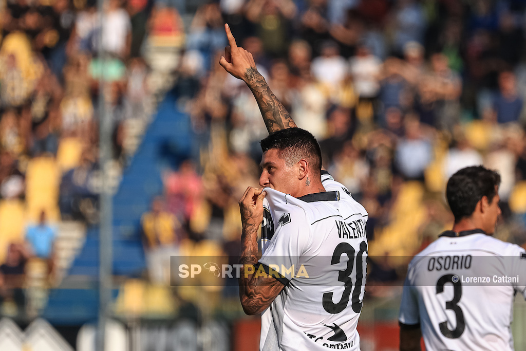 Parma Reggina 2 0 Lautaro Valenti bacia la maglia