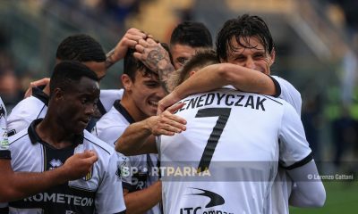 Parma Cittadella 3 1 abbraccio ad Adrian Benedyczak