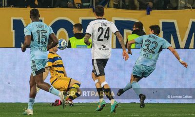 Parma Pisa 0 1 Serie B 2022 2023 parata di Chichizola su Moreo