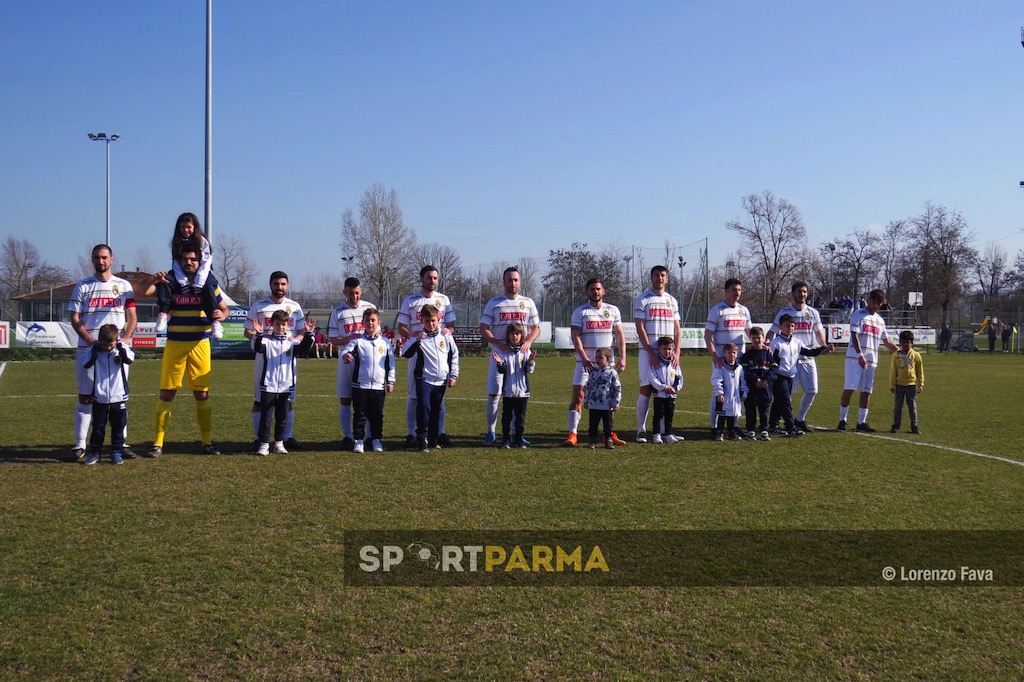 Real Sala Baganza Sorbolo Biancazzurra 23a giornata Prima Categoria gir. B 2022 2023 squadra locale con i bambini