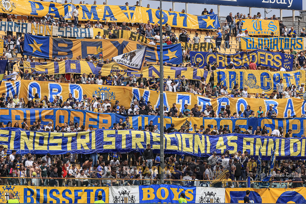 striscioni Boys in Curva Nord durante Parma Cagliari 2 1 34a giornata Serie B 2022 2023