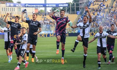la corsa sotto la curva Nord dei giocatori crociati in Parma Brescia 2 0 36a giornata Serie B 2022 2023