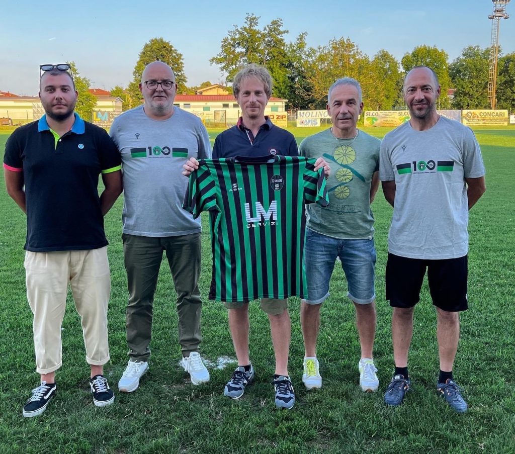 Il nuovo mister del Soragna Matteo Mazzoli con il team manager Alessandro Faroldi il presidente Gianfranco Faroldi il ds Corrado Bergamaschi il responsabile del SGS Alberto Corleto.JPG