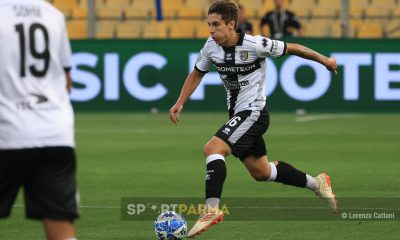Parma Cagliari 0 0 semifinale ritorno playoff Serie B 2022 2023 Adrian Bernabe palla al piede