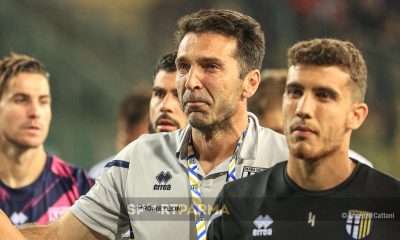 Parma Cagliari 0 0 semifinale ritorno playoff Serie B 2022 2023 Gianluigi Buffon in lacrime a fine partita