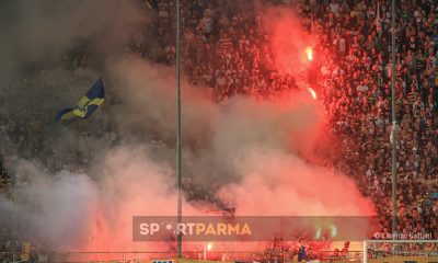 Parma Cagliari 0 0 semifinale ritorno playoff Serie B 2022 2023 fumogeni in Curva Nord