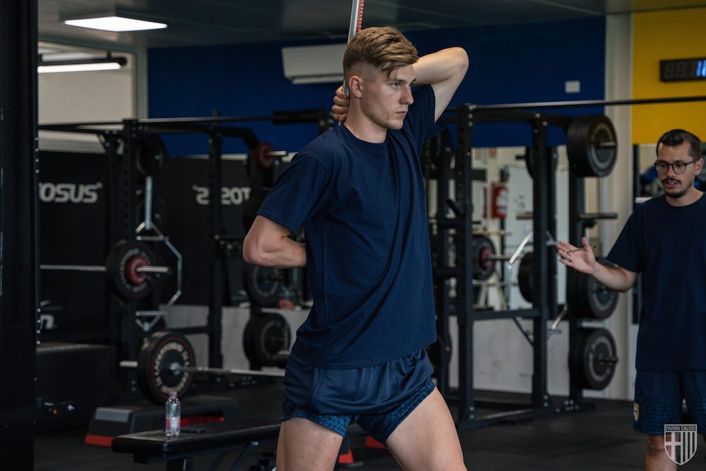 Adrian Benedyczak al lavoro in palestra per test atletici e fisici Parma Calcio 6 luglio 2023