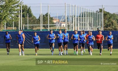 primo allenamento stagionale Parma Calcio a Collecchio 8 luglio 2023 riscaldamento squadra