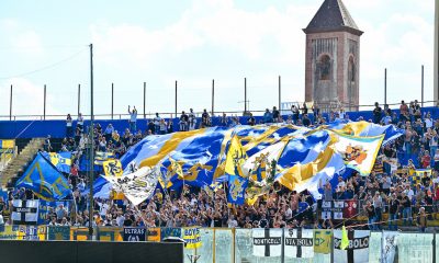 tifosi crociati in trafserta allArena Garibaldi per Pisa Parma Serie B 2022 2023