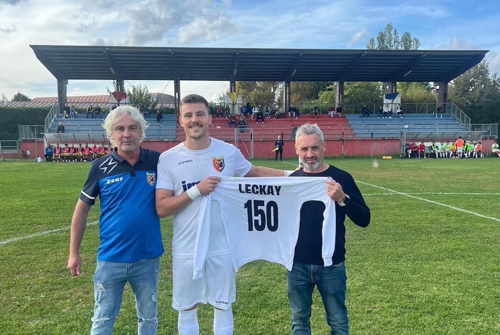 Elton Lekcaj premiato dal Basilicastello per i 150 gol in carriera