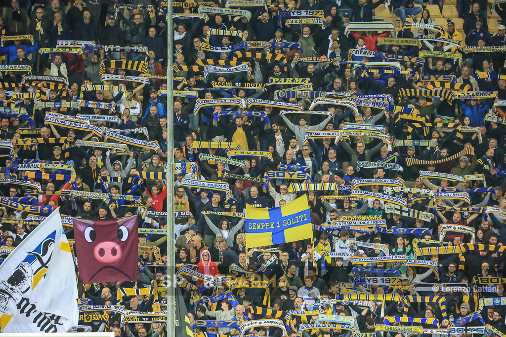 Parma Como 2 1 10a giornata Serie B 2023 2024 sciarpata in Curva Nord