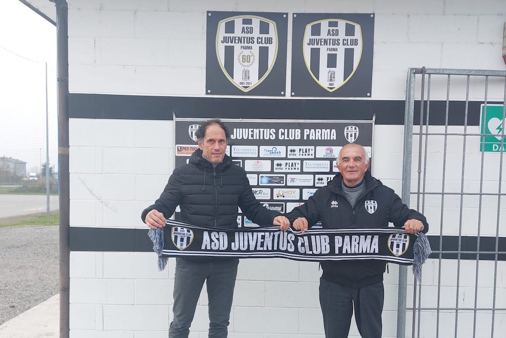Il nuovo allenatore della Juventus Club Parma Mario Corso con il presidente Mauro Bertoncini