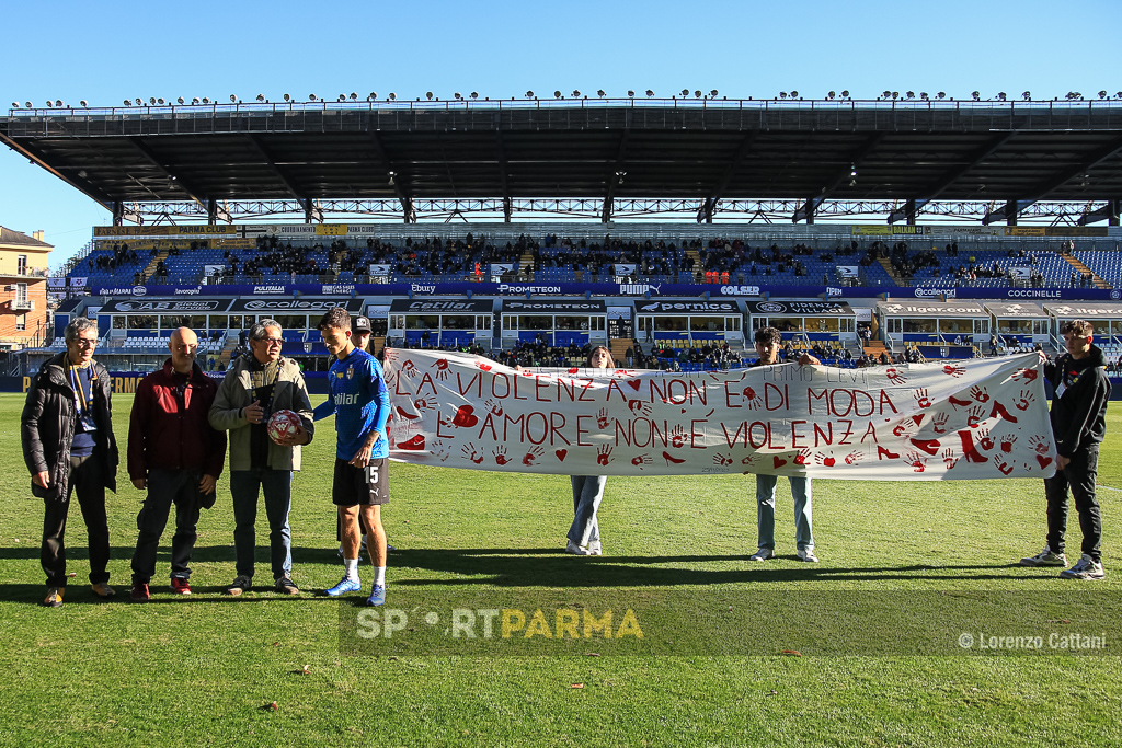 Parma Modena 1 1 14a giornata Serie B 2023 2024 giornata contro la violenza di ogni genere