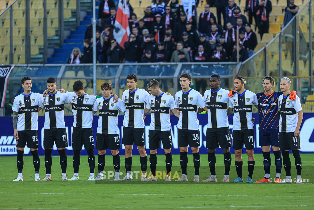 Parma Sudtirol 2 0 12a giornata Serie B 2023 2024 crociati raccolti nel minuto di silenzio