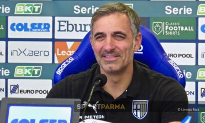 lallenatore Fabio Pecchia sorride Parma Calcio nella conferenza stampa del 11.11.2023