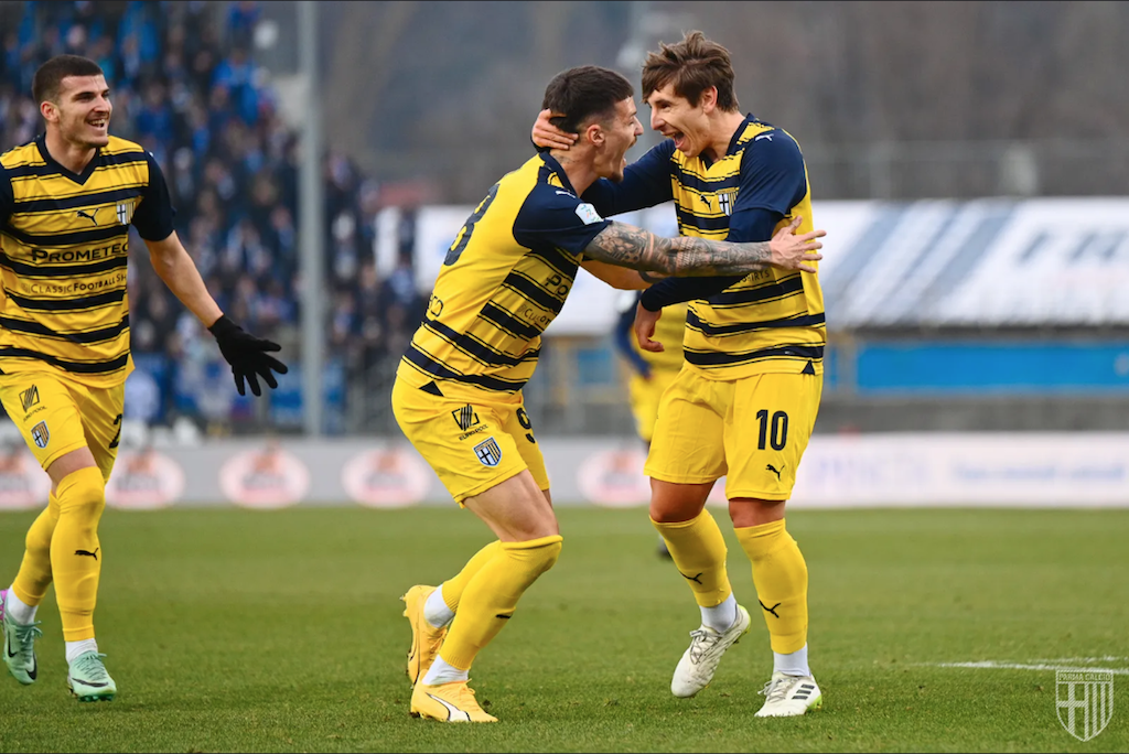 Dennis Man e Adrian Bernabe esultano insieme in Brescia Parma 0 2 19a giornata Serie B 2023 2024