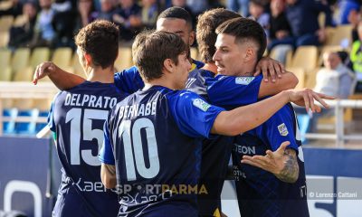 Parma Ternana 18a giornata Serie B 2023 2024 abbraccio di gruppo dopo il gol