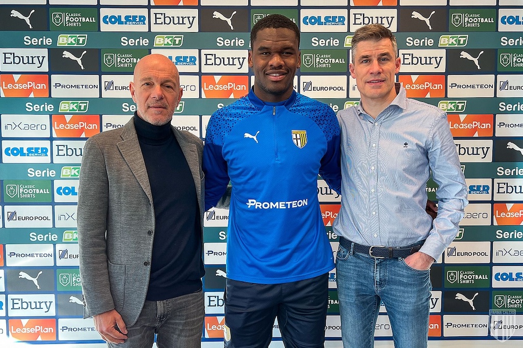 Mauro Pederzoli Ange Yoan Bonny e Reol Vaeyens Parma Calcio dopo il rinnovo del contratto dellattaccante francese