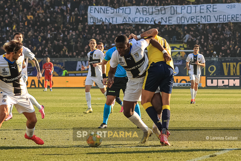 Modena Parma 3 0 22a giornata Serie B 2023 2024 Ange Yoan bonny in contrasto in area di rigore