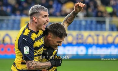 Sampdoria Parma 0 3 21a giornata Serie B 2023 2024 abbraccio tra Valentin Mihaila e Dennis Man dopo il primo gol