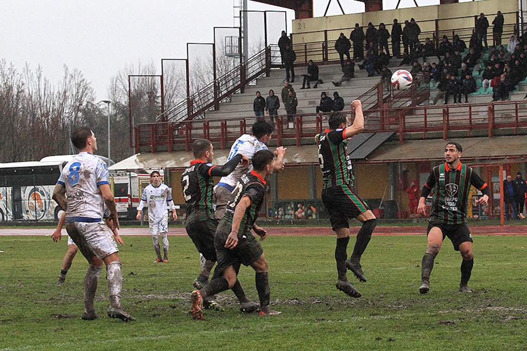 mischia in area in Borgo San Donnino Aglianese 0 1 18a giornata Serie D gir. D 2023 2024