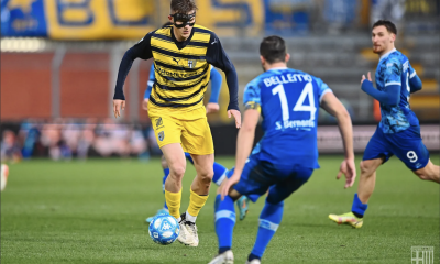 Adrian Benedyczak in azione in Como Parma 1 1 26a giornata Serie B 2023 2024