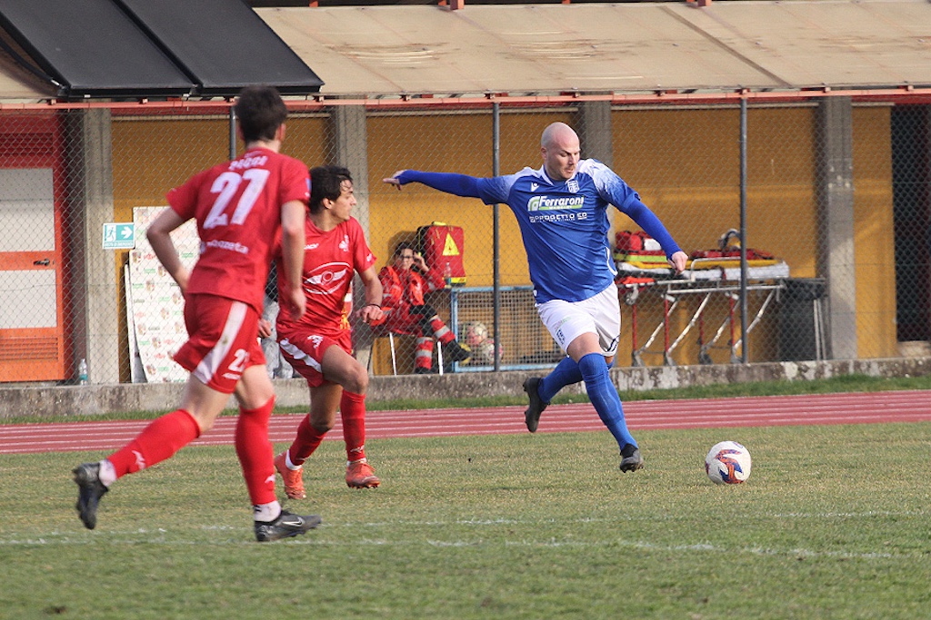 Andrea Ferretti calcia in Borgo San Donnino Forli 1 1 22a giornata Serie D gir. D 2023 2024