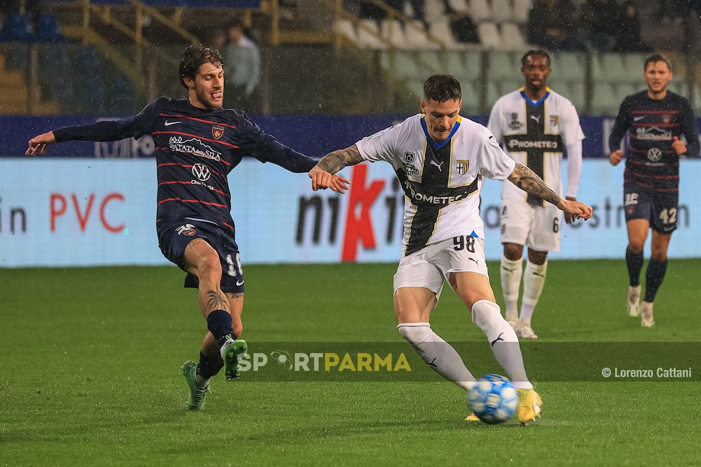 Parma Cosenza 27a giornata Serie B 2023 2024 Denis Man in azione