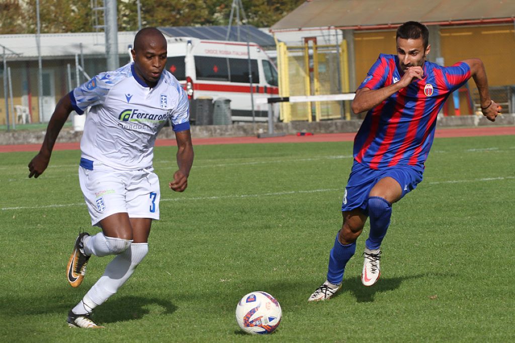 Som in contrasto durante il match Borgo San Donnino Progresso 0 1