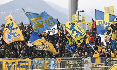 Tifosi gialloblu in Como Parma 26a giornata Serie B 2023 2024 Foto Roberto Colombo Lariosport