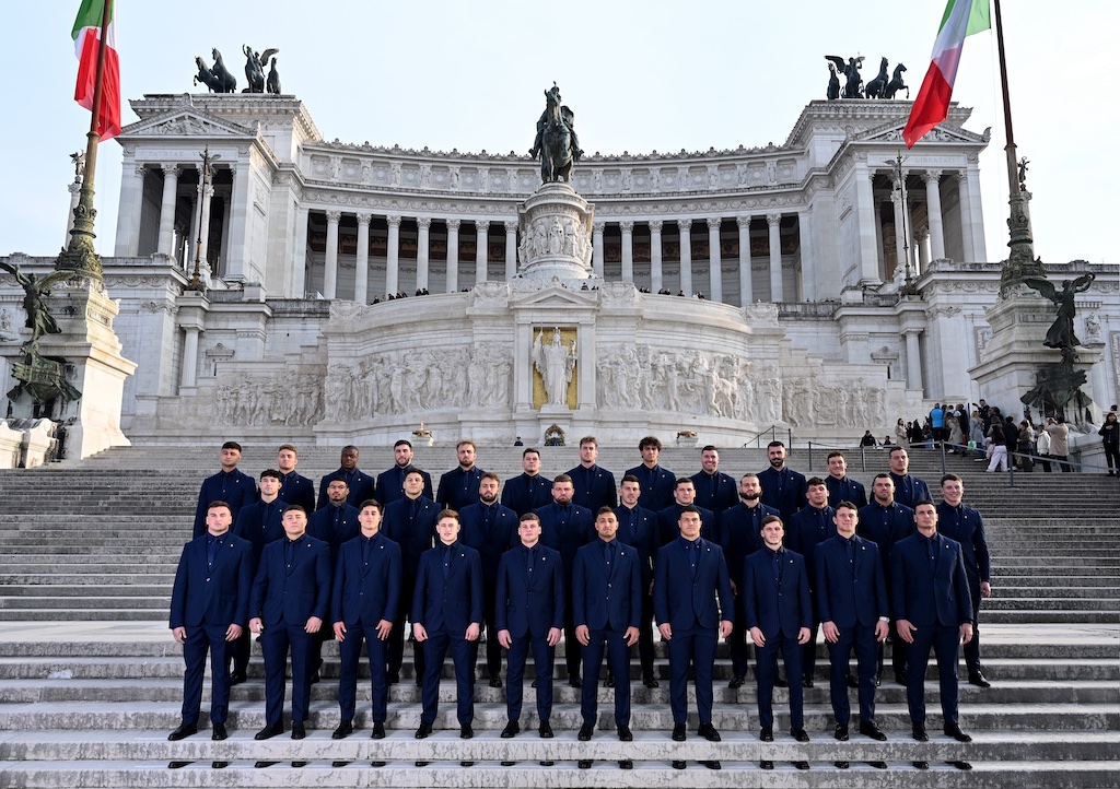 foto ufficiale Squadra Nazionale Maggiore Maschile per il Guinness Sei Nazioni 2024 presso lAltare della Patria