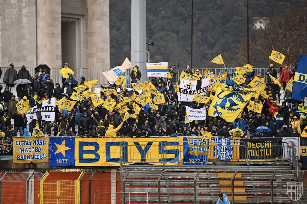 settore ospiti Como Parma 1 1 26a giornata Serie B 2023 2024