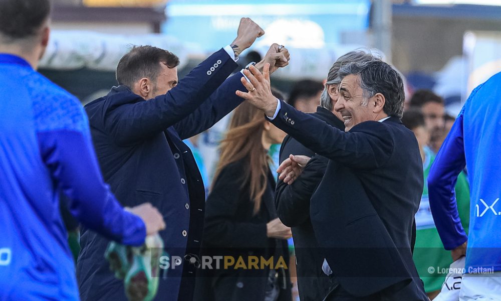 Feralpisalo Parma 1 2 30a giornata Serie B 2023 2024 mister Fabio Pecchia abbraccia il team manager Alessio Cracolici a fine partita
