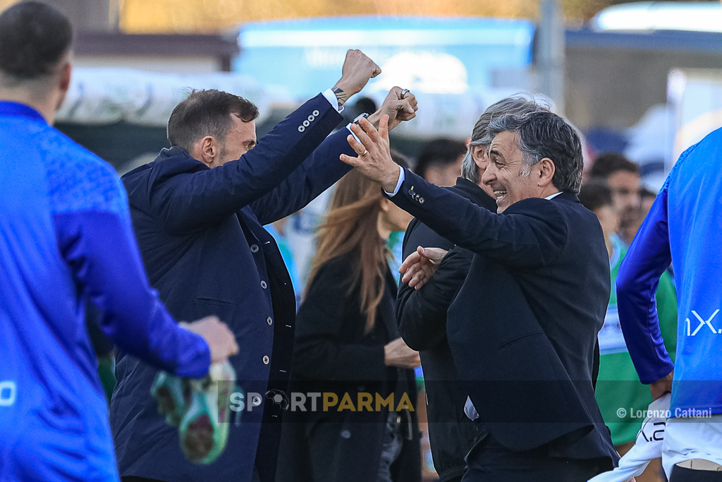 Feralpisalo Parma 1 2 30a giornata Serie B 2023 2024 mister Fabio Pecchia abbraccia il team manager Alessio Cracolici a fine partita