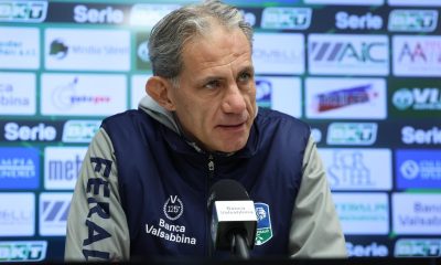 Marco Zaffaroni allenatoree Feralpisalo in conferenza stampa Serie B 2023 2024