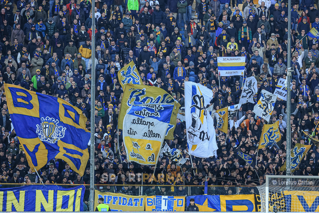 Parma Palermo 3 3 16a giornata Serie B 2023 2024 tifosi gialloblu in Curva Nordjpg