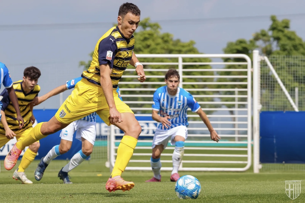 Giacomo Marconi segna su calcio di rigore in Parma Spal 2 1 Primavera 2 s.s. 2023 2024