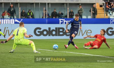 Parma Catanzaro 0 2 31a giornata Serie B 2023 2024 Dennis Man calcia a tu per tu con Andrea Fulignati