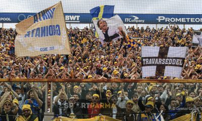 Parma Lecco 4 0 35a giornata Serie B 2023 2024 bandiere e mani al cielo per i tifosi di casa in Curva Nord
