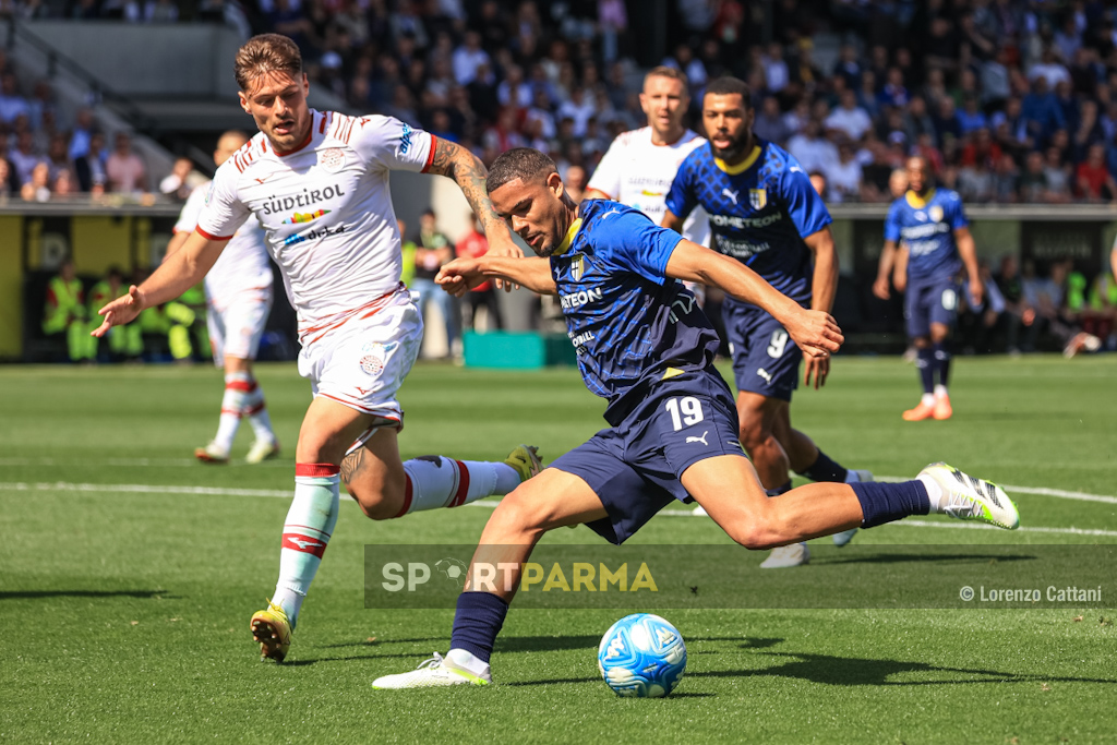 Sudtirol Parma 0 0 32a giornata Serie B 2023 2024 Simon Sohm finta su Andrea Giorgini