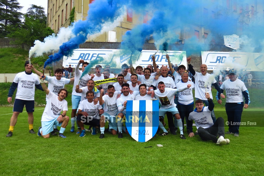 i festeggiamenti del Terme Monticelli dopo il successo a Marzolara che ha dato il verdetto della vittoria del campionato 2023 2024 di Prima Categoria gir. B